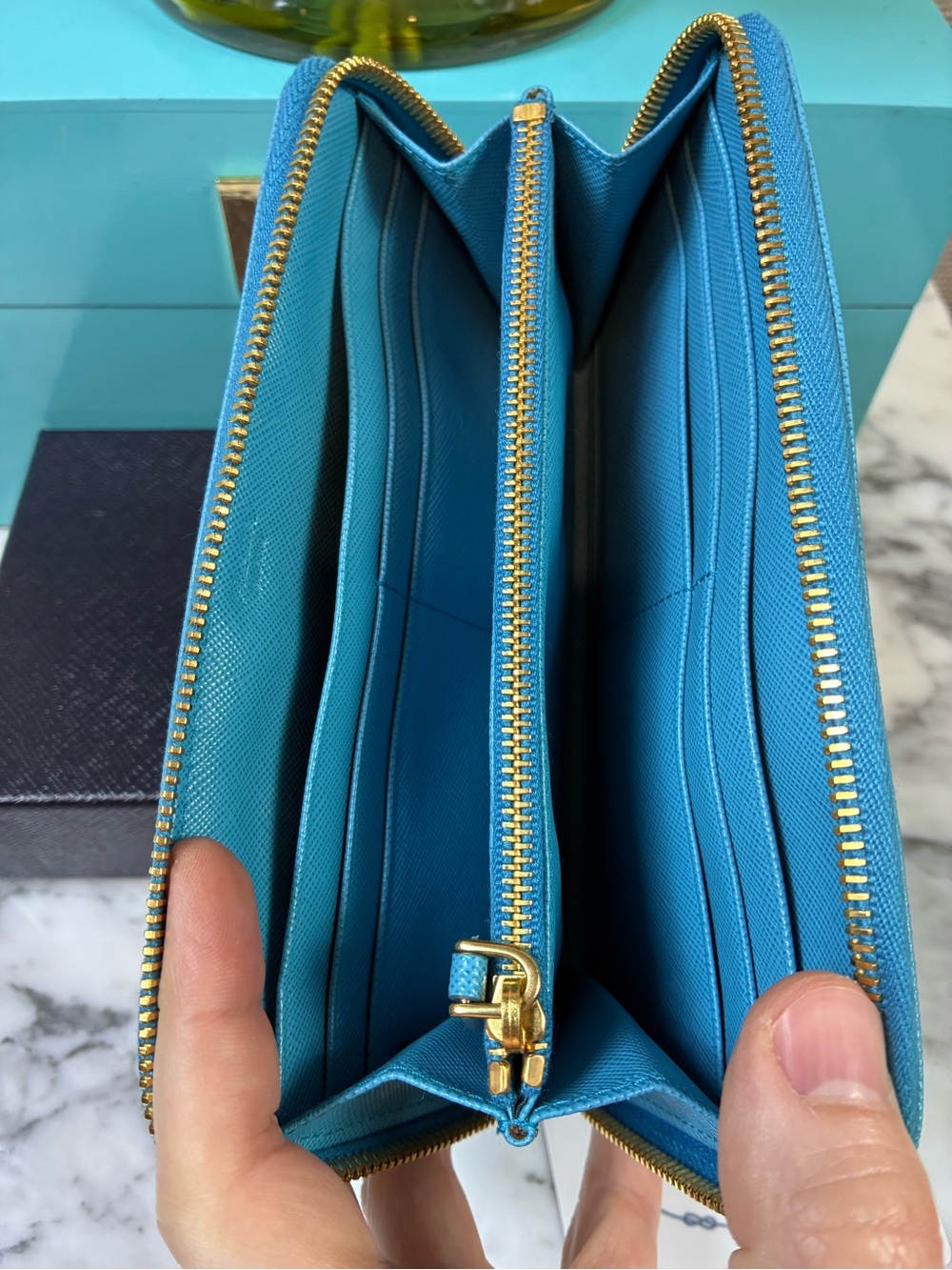 Prada Voyage Blue Saffiano Leather Zip Around Wallet - Pristine Condition - Picture 8 of 13